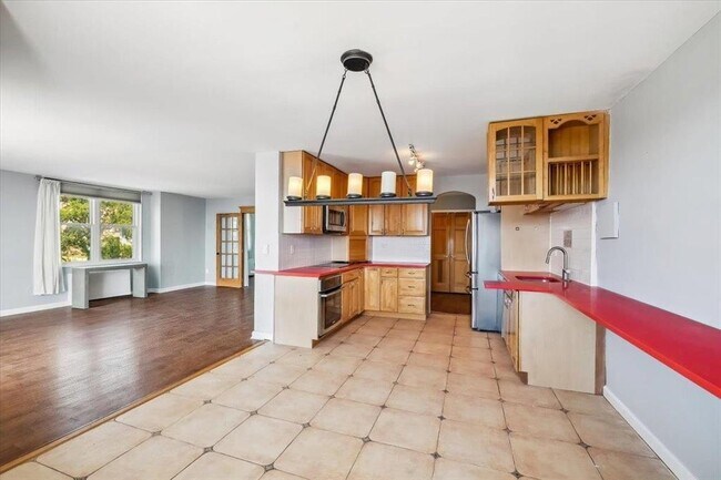 Building Photo - 380 Mountain Rd