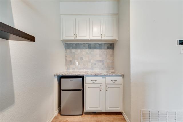 Building Photo - 3733 Oakwood Dr