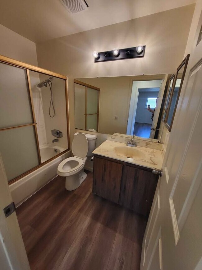 Building Photo - 3633-3635 Sutterwoods Way