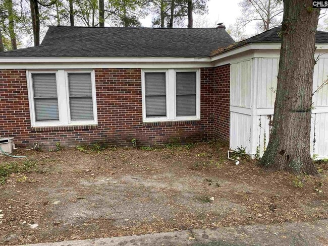 Building Photo - 2228 Pinehurst Rd