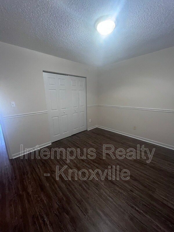 Building Photo - 813 Villaview Way