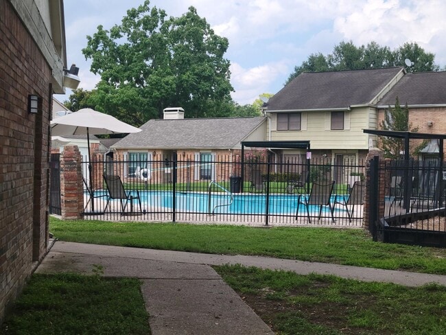 Building Photo - 10813 Sandpiper Dr