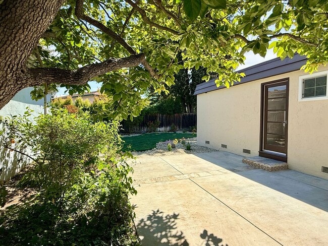 Building Photo - 1376 Spoonbill Way