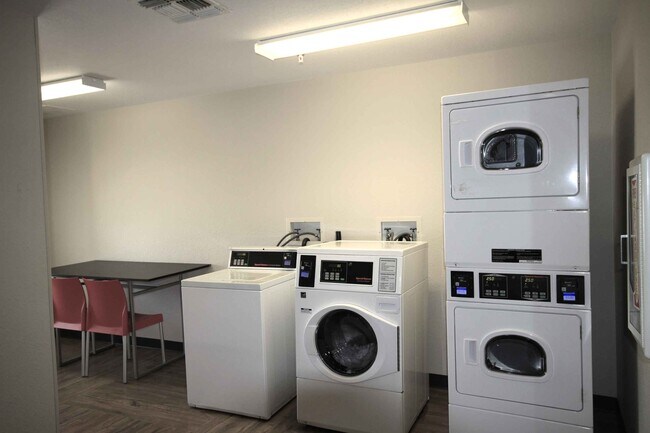 Building Photo - Furnished Studio-Albuquerque - Rio Rancho Blvd.