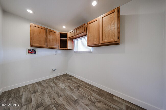 Building Photo - 2340 W Osborn Rd