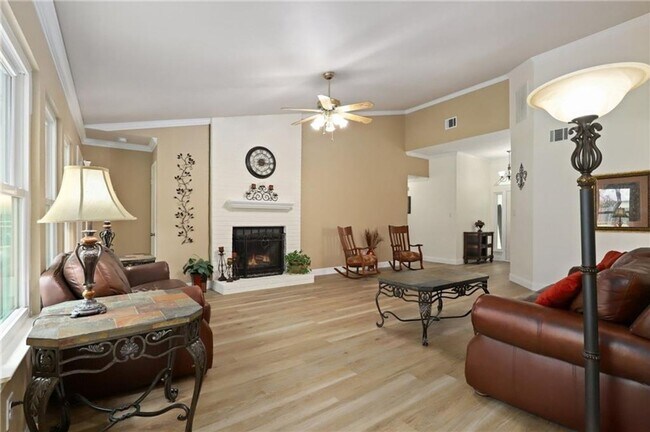 Building Photo - 4-bedroom, 1-story home with dedicated office space and large backyard!