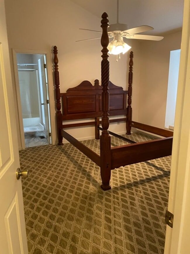 Building Photo - Charming home located in Heart of Wilmington
