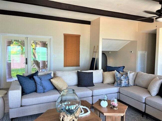 Building Photo - 602 N Shore Dr E