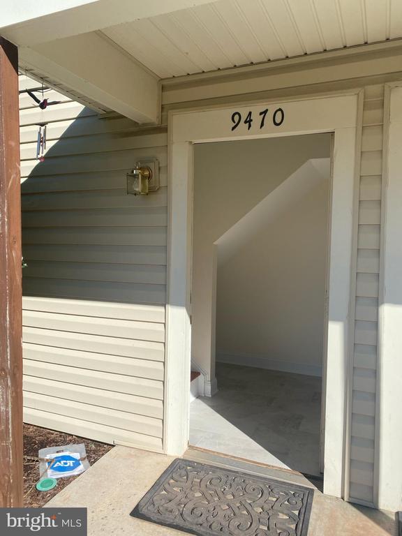 Building Photo - 9470 Scarlet Oak Dr