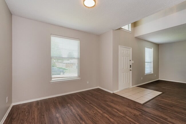 Building Photo - 1010 Hanover Dr