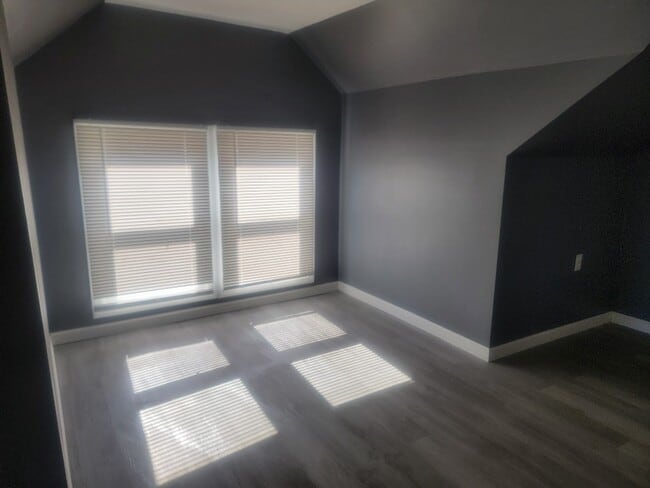 Building Photo - 129 Sergeant St