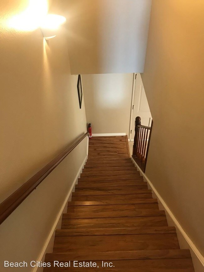 Building Photo - 3 br, 1.5 bath House - 9868 Continental Dr.