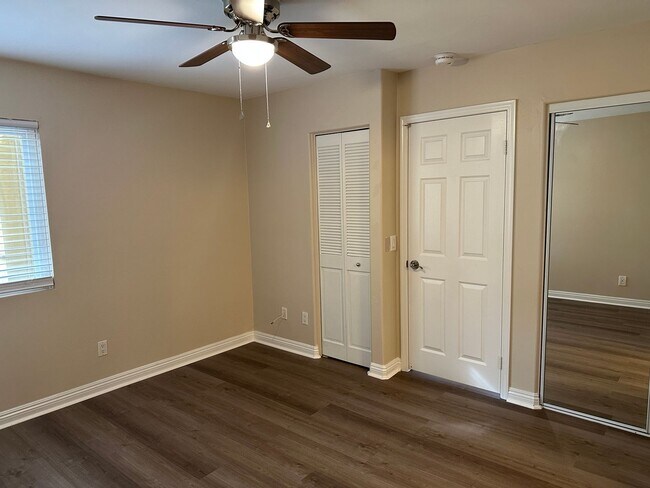 Building Photo - Renovated 2 Bed, 2 Bath Condominium in Gated Community