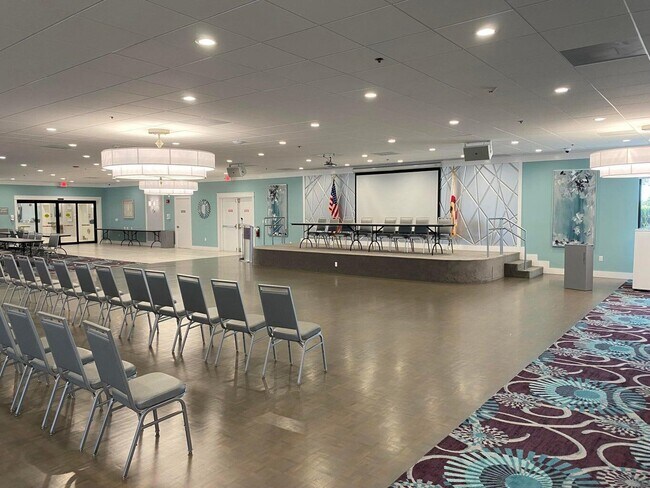 Building Photo - 579 Normandy Ln