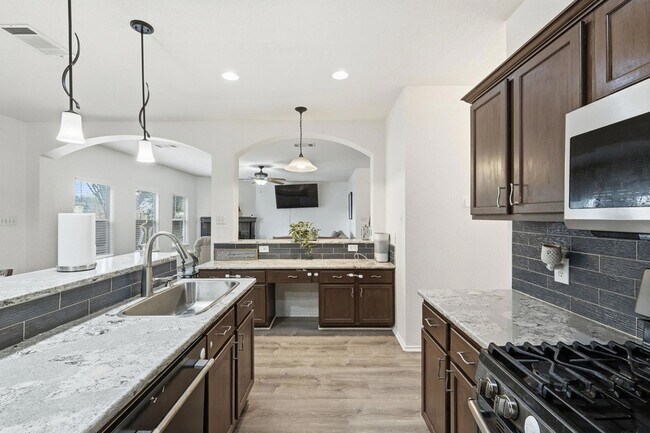 Building Photo - 1410 Katie Lynch Dr