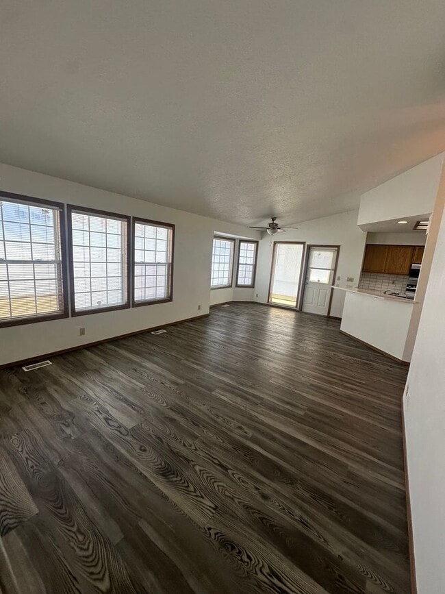 Building Photo - Tranquil & delightful 3-bedroom, 2-bathroom home that offers both comfort and convenience with it...