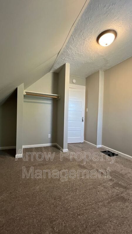 Building Photo - 2211 Sheldon St