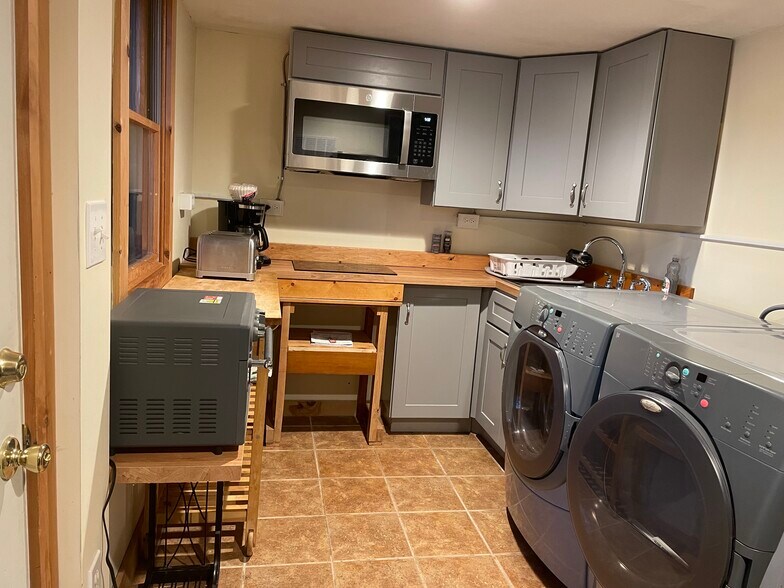 Building Photo - 242 Chippewa Trl