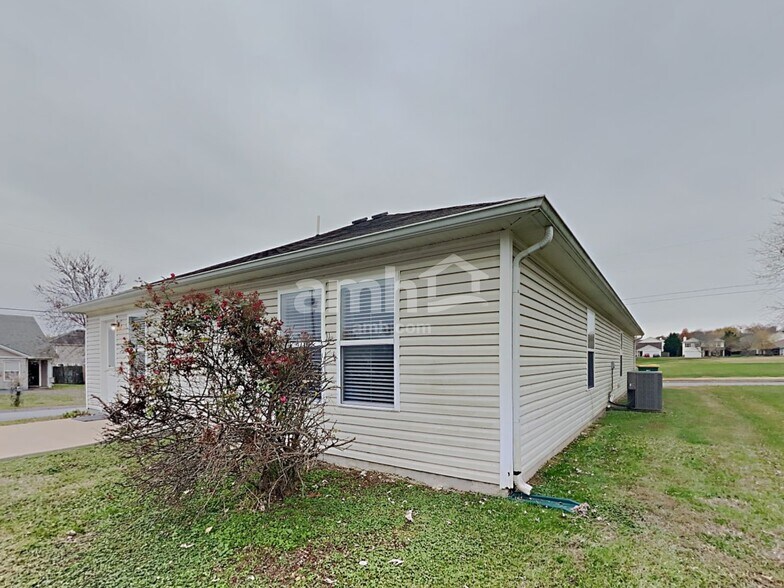 Building Photo - 5000 Hancock Cir