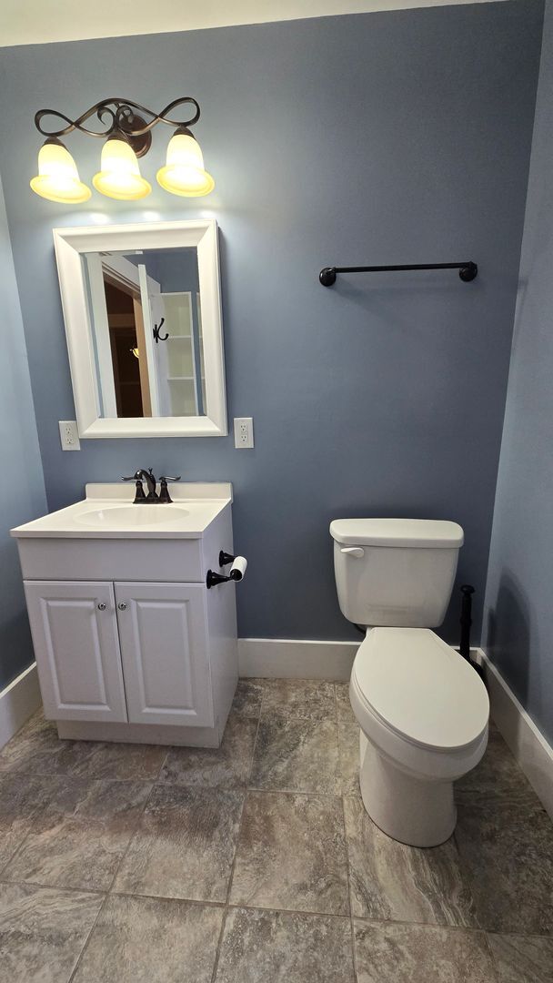 Building Photo - PET FRIENDLY 3 BEDROOM, 2 BATHROOM, DOWNTOWN LOCATION!