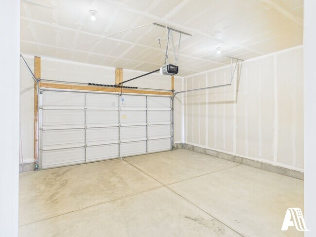 Building Photo - 443 E 650 N