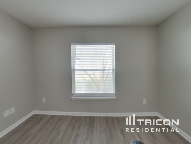 Building Photo - 825 Stallion Way