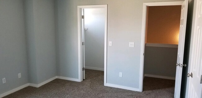 Building Photo - 838 Baker St NW