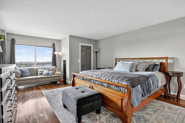 Building Photo - 2202 S Cypress Bend Dr