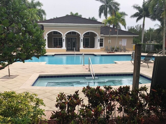Building Photo - Emerald Dunes - 304