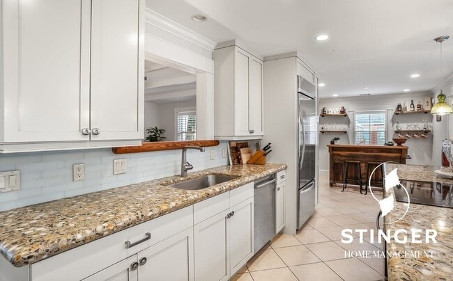 Building Photo - 150 Brickyard Point Rd S