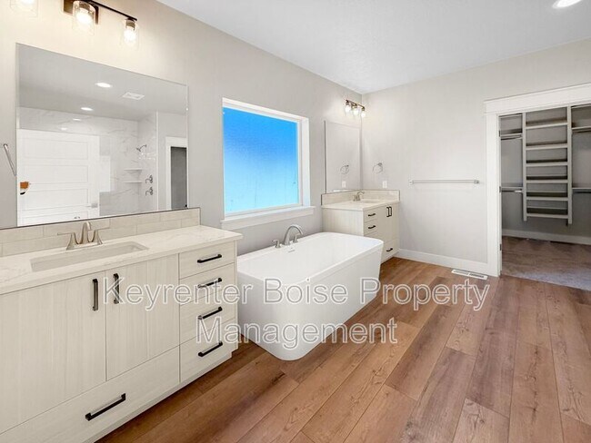 Building Photo - 4401 E Wedge St