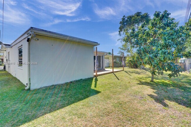 Building Photo - 7131 NW 24th Pl