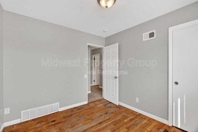 Building Photo - 2228 Duchess Dr