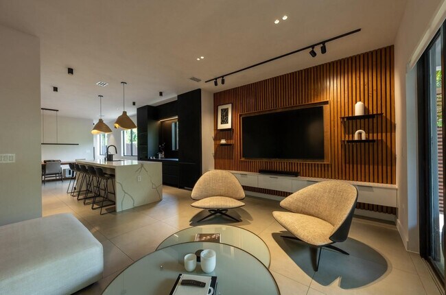 Building Photo - 1635 SW 19th Ter