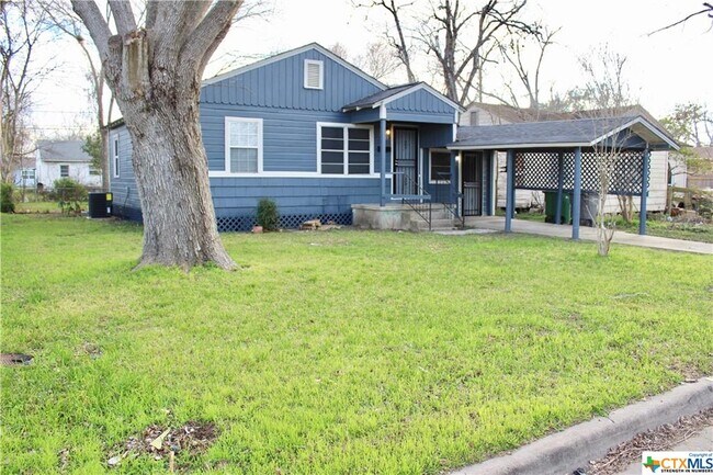 Building Photo - 1409 E Mistletoe Ave