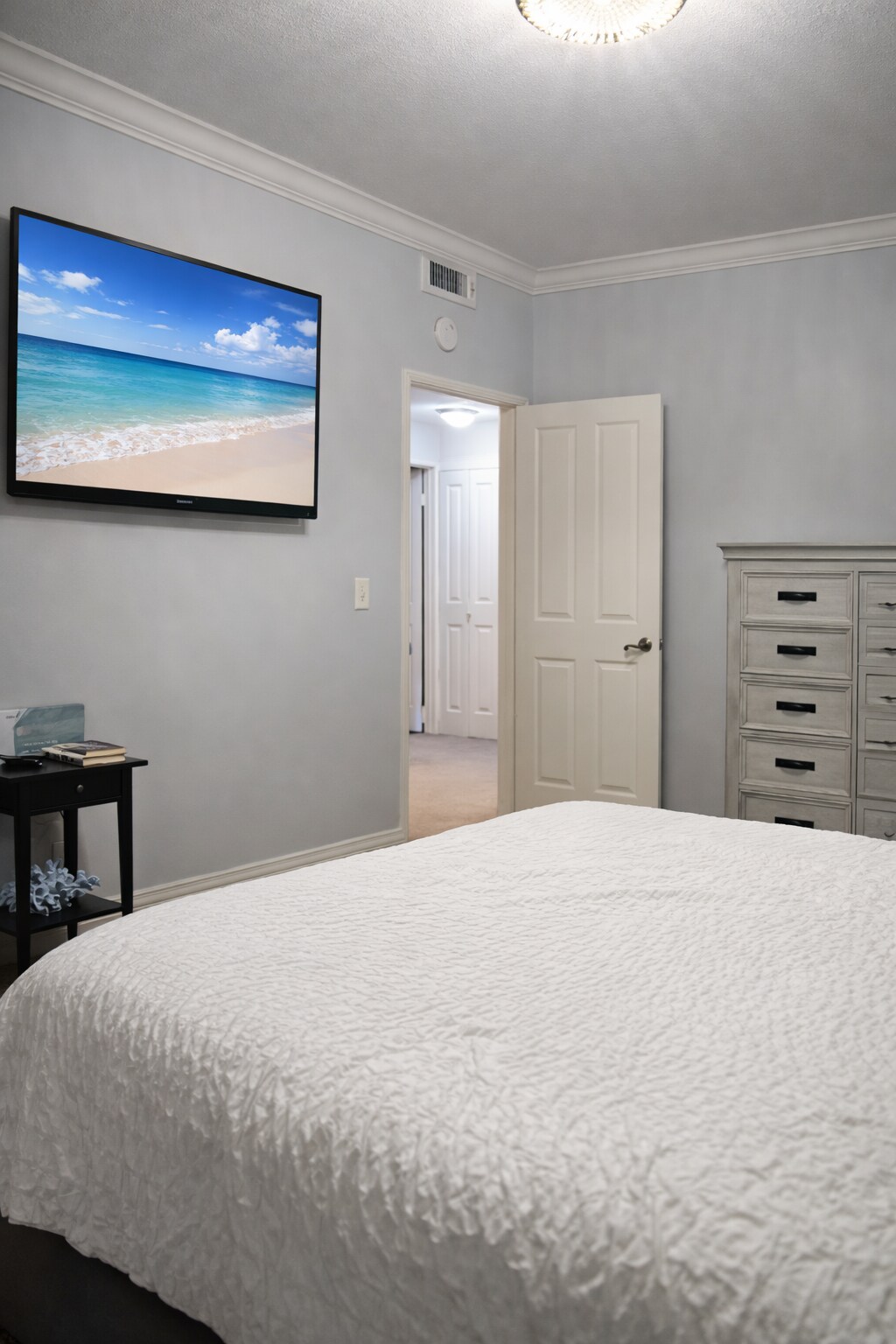 Building Photo - 4581 Warner Ave