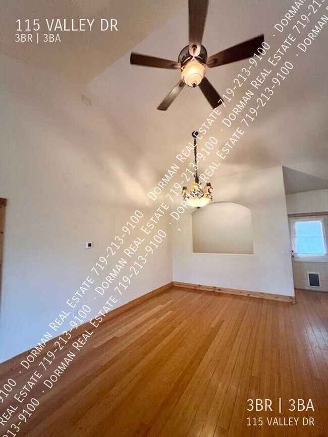 Building Photo - 115 Valley Dr