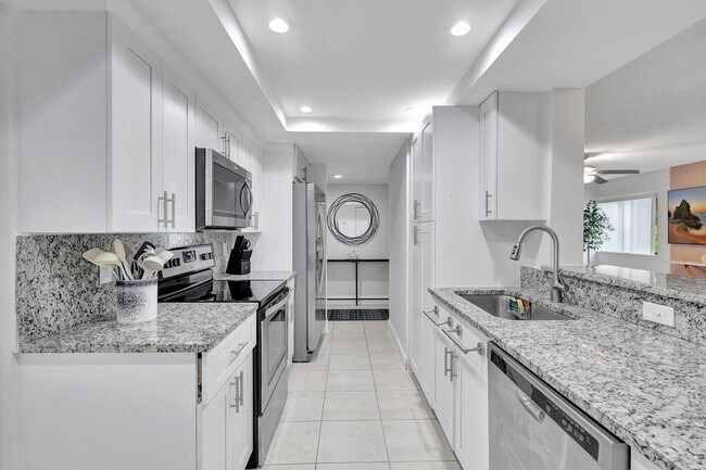 Building Photo - 12641 Westhampton Cir