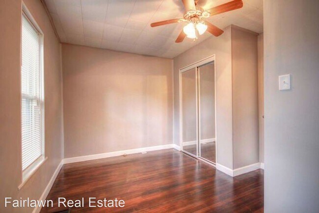 Building Photo - 3 br, 1 bath House - 302 South Grove St.