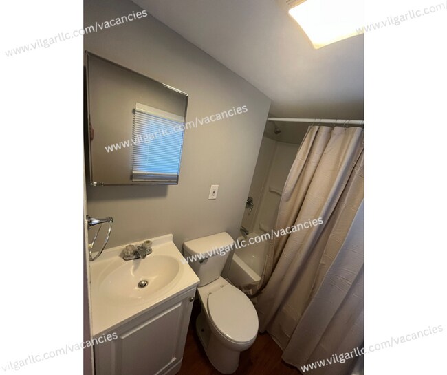 Building Photo - 133 N Lindberg St