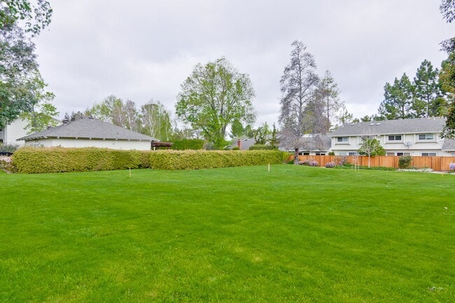Building Photo - 10834 Northview Square