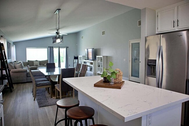 Building Photo - 48404 La Playa St