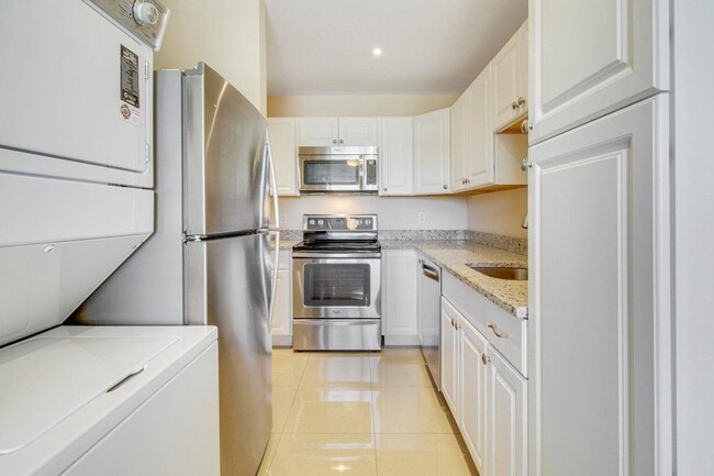 Building Photo - 2730 SW 13th St