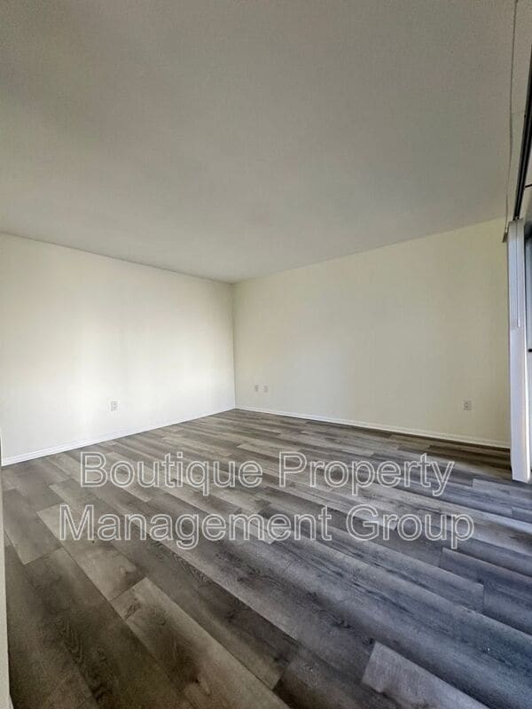 Building Photo - 34 Lakefront