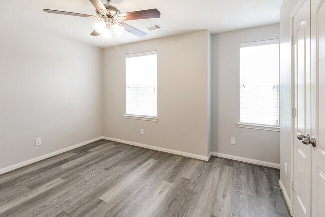 Building Photo - 12083 Quartersawn Ln