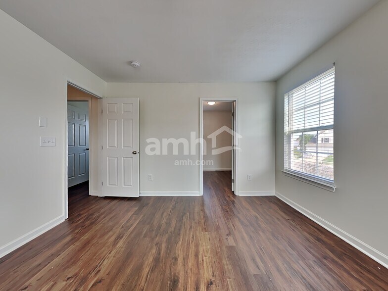 Building Photo - 5576 Shetland Ct