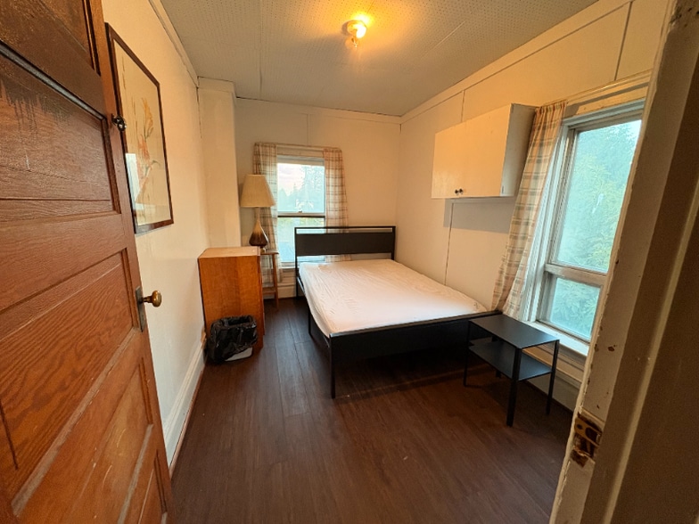 Building Photo - 2434 15th Ave