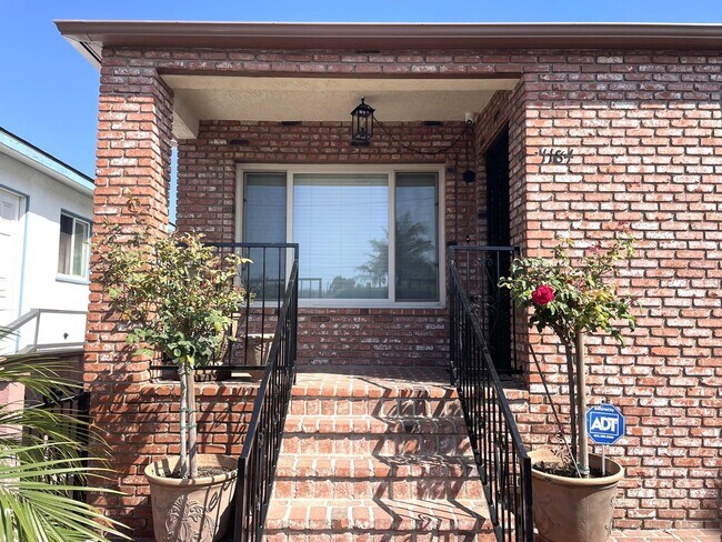 Building Photo - Charming 3-Bedroom Home with Modern Upgrad...