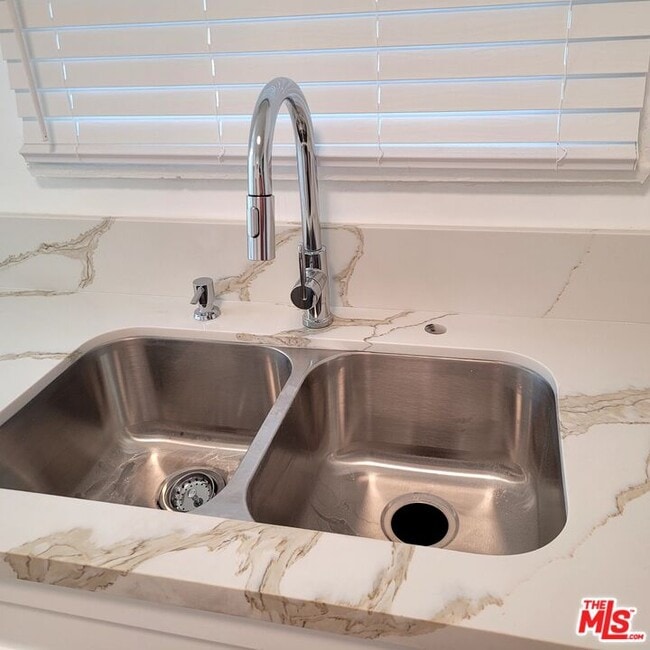 Building Photo - 3760 Wellington Rd