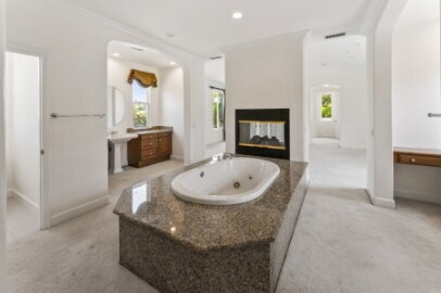 Building Photo - Luxurious, 5450 SqFt,  5 Ensuite Bedrooms ...